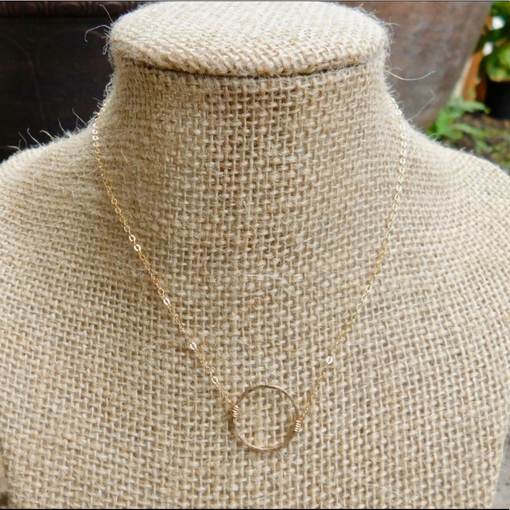 💛HOST PICK🎉 Gold Dainty Circle Necklace